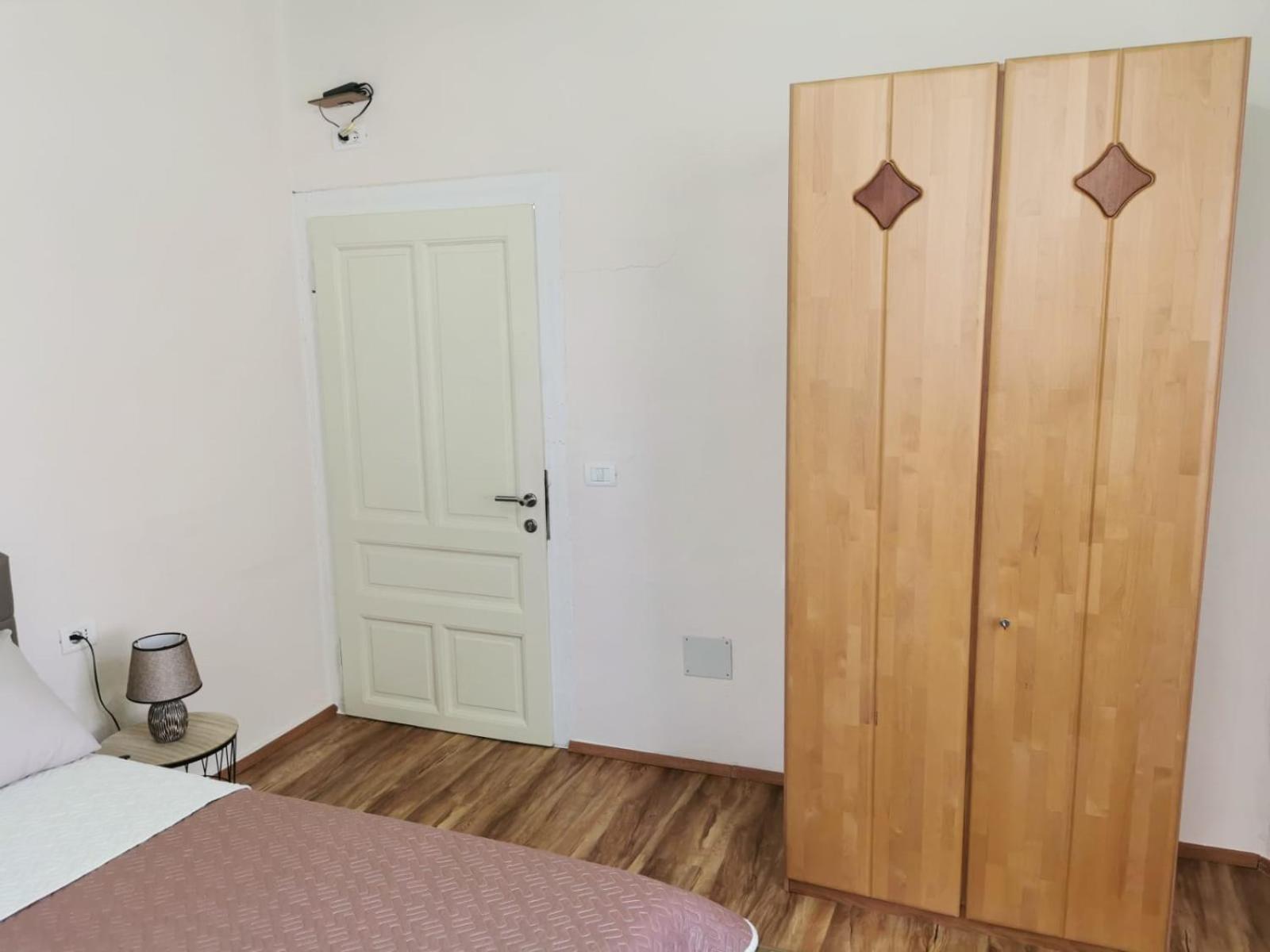 Gm Tirana Hostel Eksteriør billede