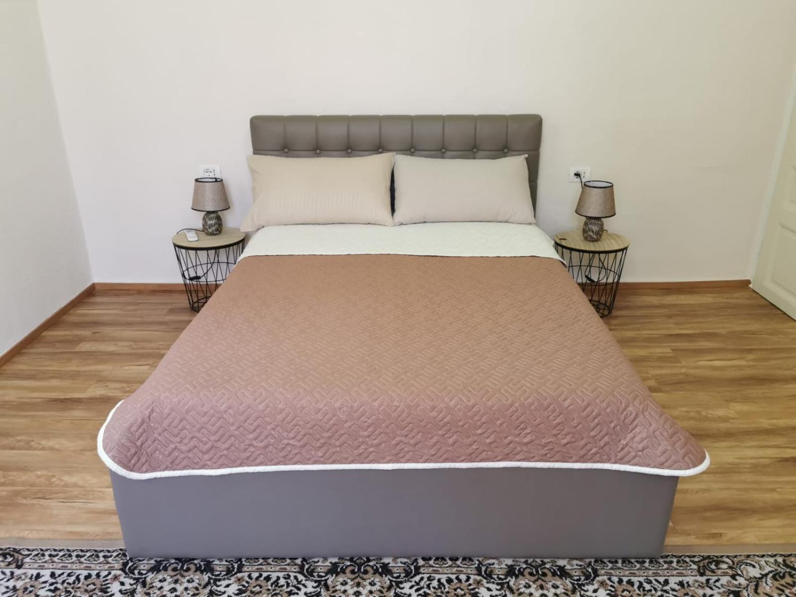 Gm Tirana Hostel Eksteriør billede